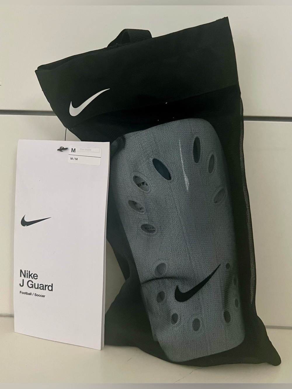 Nike J Guard Soccer Shin Guards Adult Medium White Black NWT!